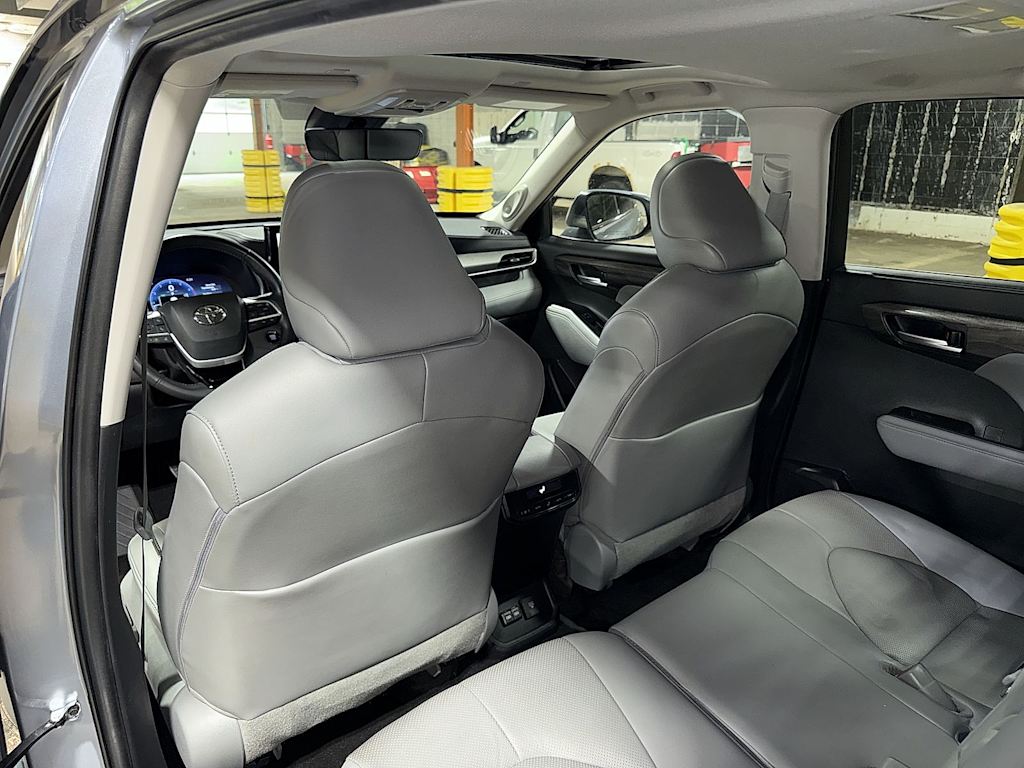 Thumbnail: 2023 Toyota Highlander - 33