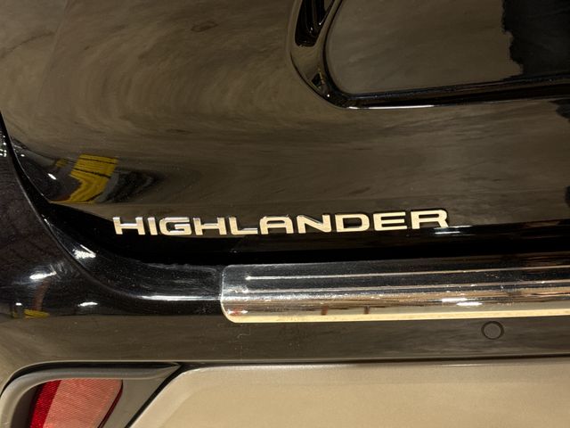 Thumbnail: 2023 Toyota Highlander - 6