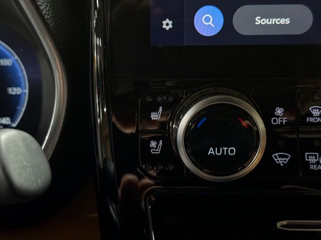 Thumbnail: 2023 Toyota Highlander - 36