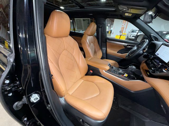 Thumbnail: 2023 Toyota Highlander - 11