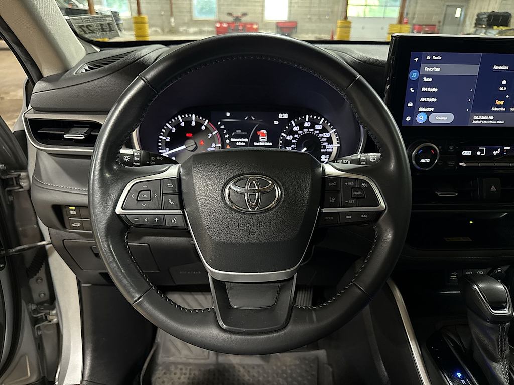 Thumbnail: 2023 Toyota Highlander - 2