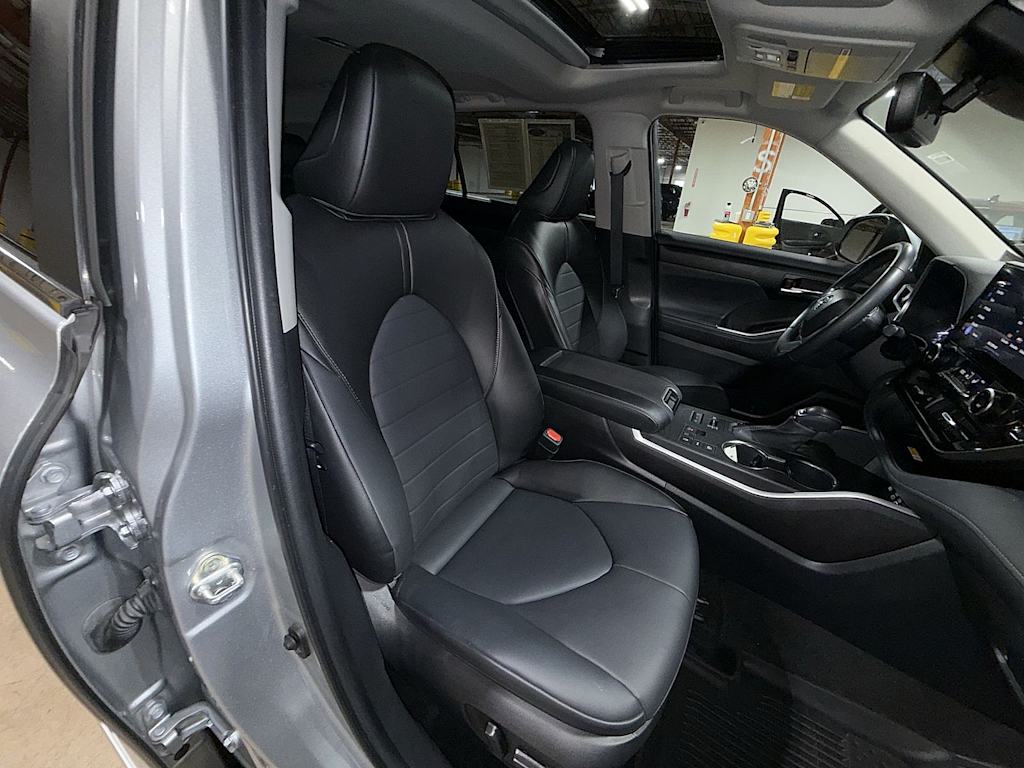 Thumbnail: 2023 Toyota Highlander - 10