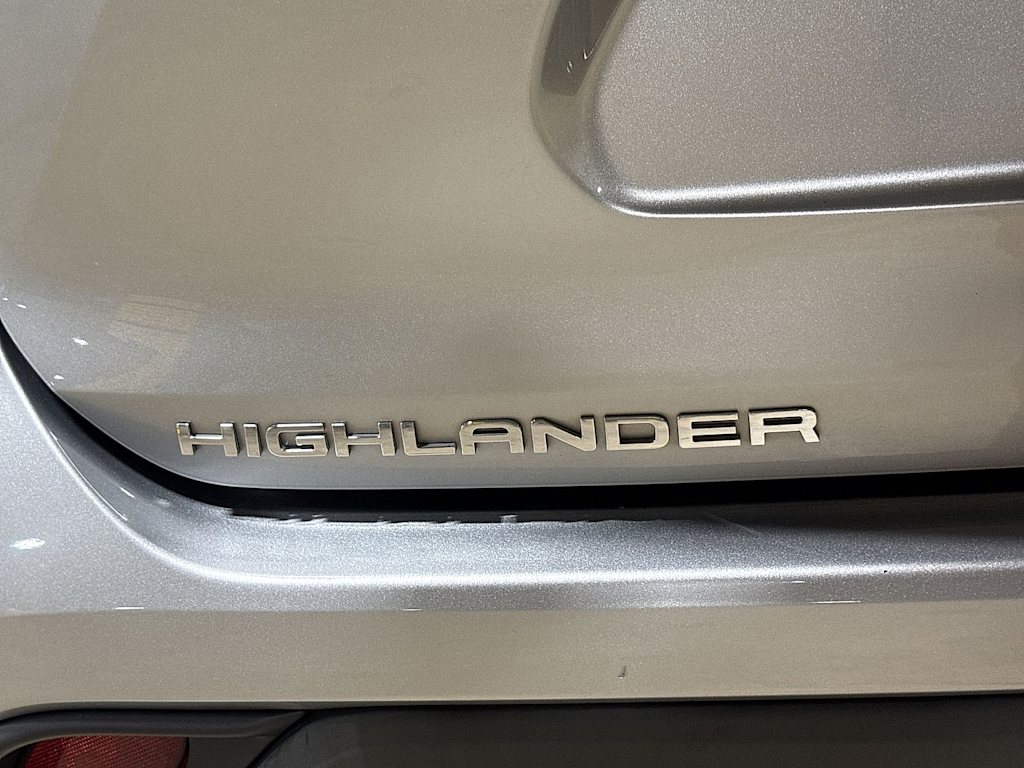 Thumbnail: 2023 Toyota Highlander - 6