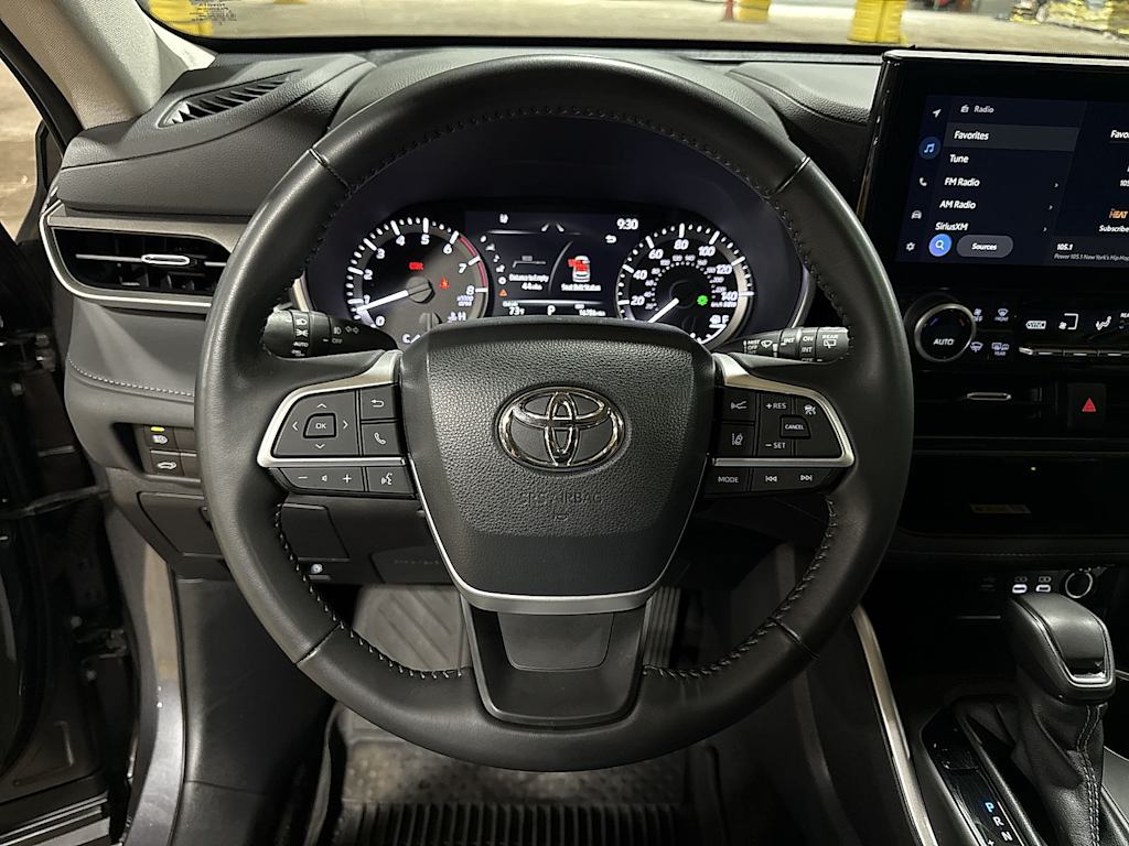 Thumbnail: 2023 Toyota Highlander - 2