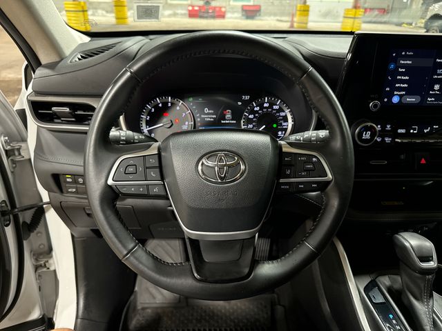 Thumbnail: 2023 Toyota Highlander - 2