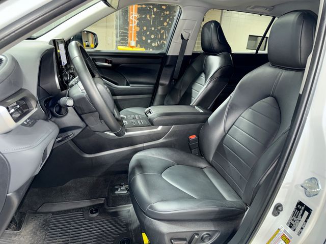 Thumbnail: 2023 Toyota Highlander - 9