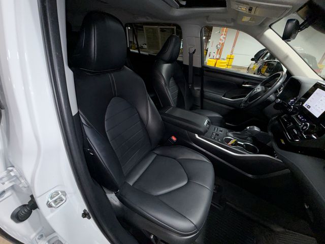 Thumbnail: 2023 Toyota Highlander - 10
