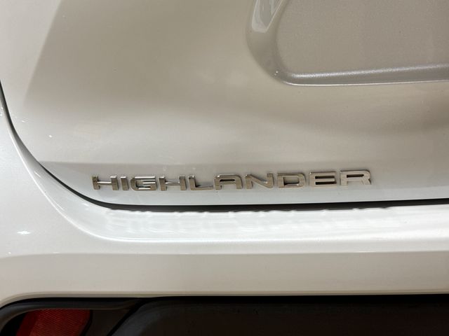 Thumbnail: 2023 Toyota Highlander - 6