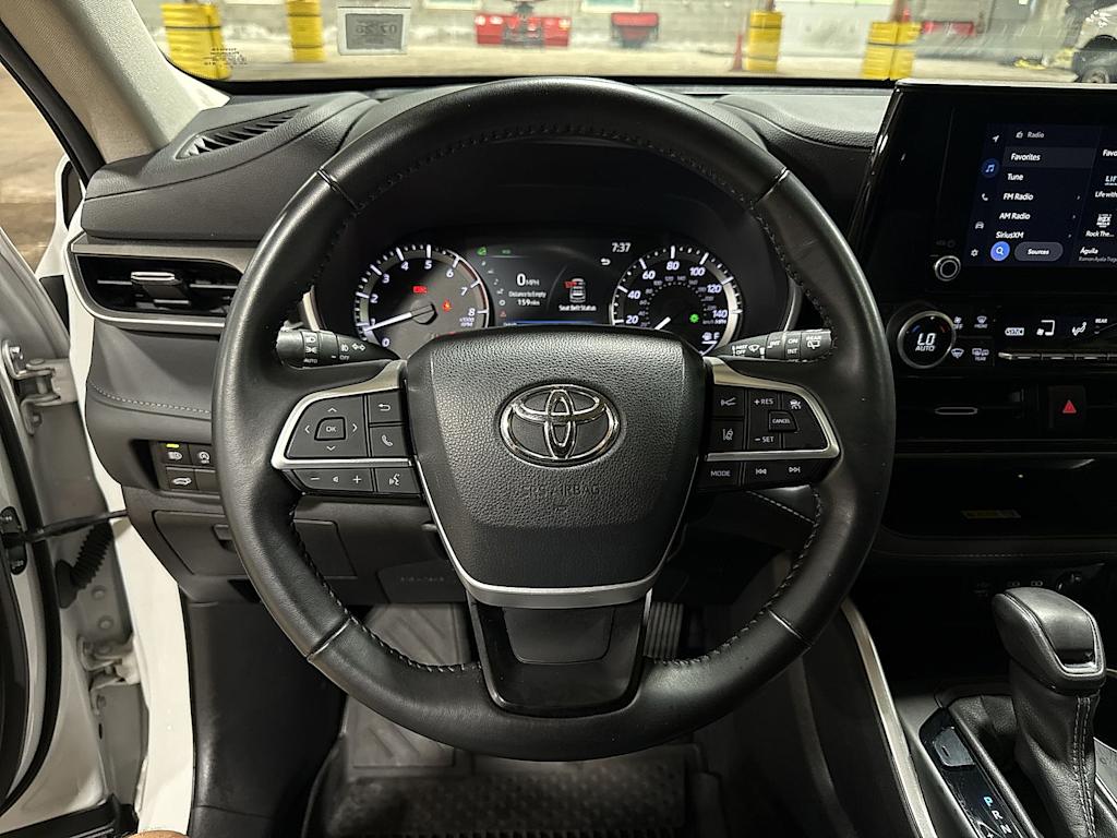 Thumbnail: 2023 Toyota Highlander - 2
