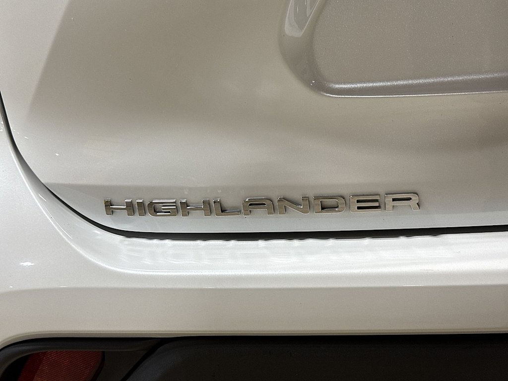 Thumbnail: 2023 Toyota Highlander - 6