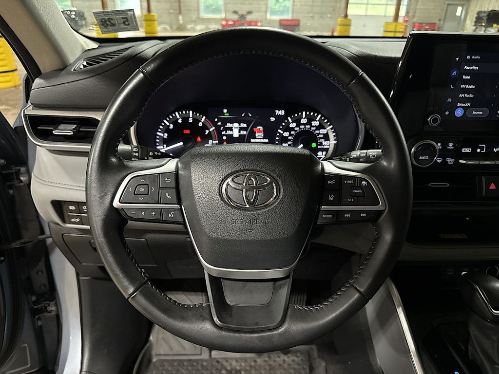 Thumbnail: 2023 Toyota Highlander - 2