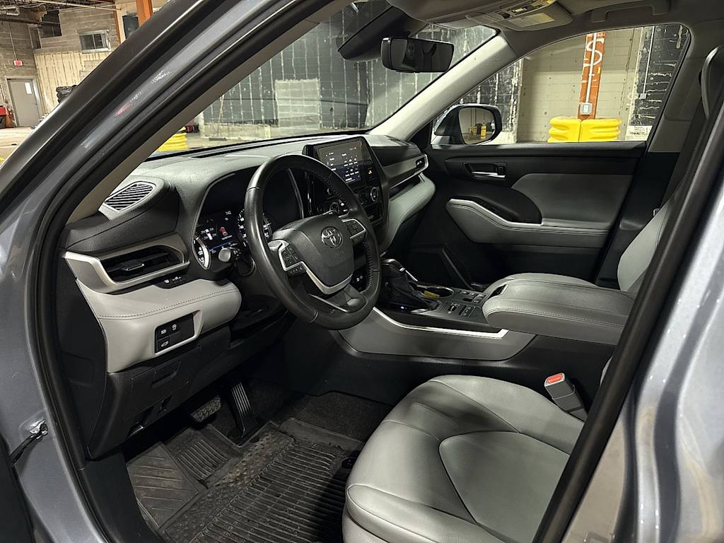 Thumbnail: 2023 Toyota Highlander - 9
