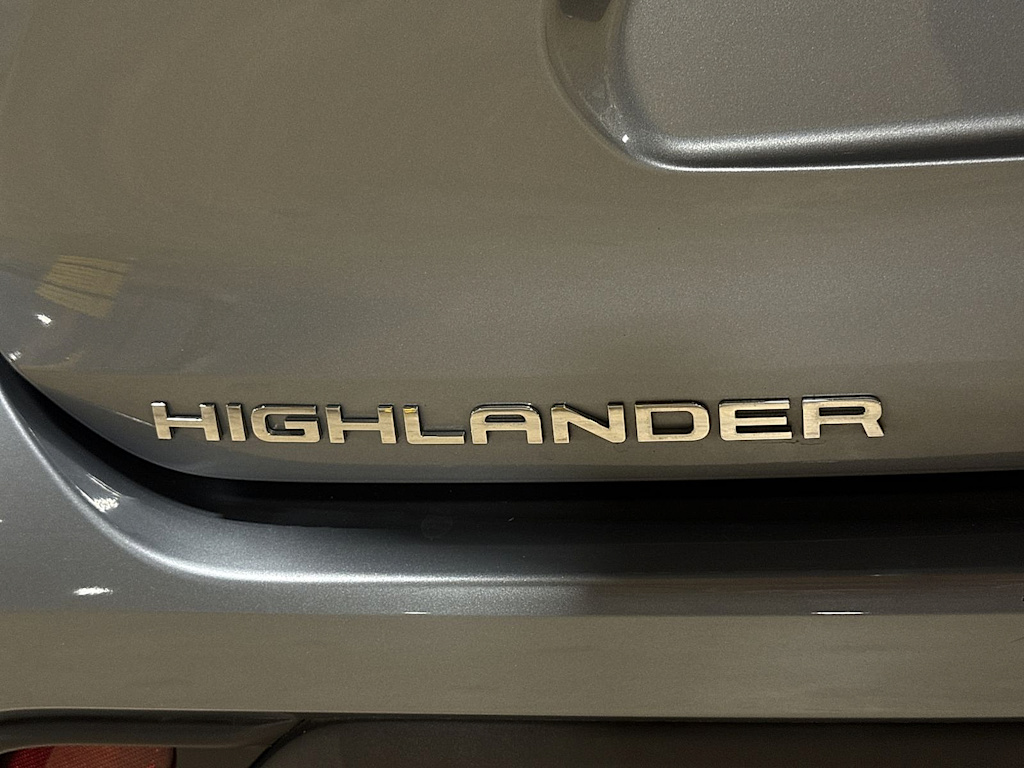 Thumbnail: 2023 Toyota Highlander - 6