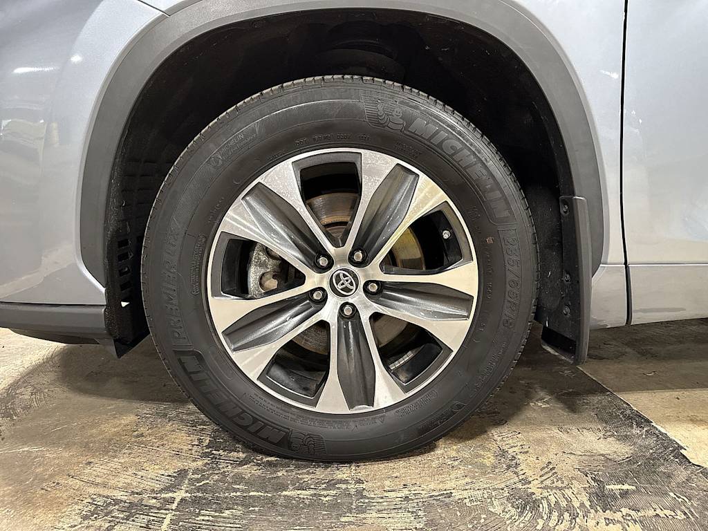 Thumbnail: 2023 Toyota Highlander - 7