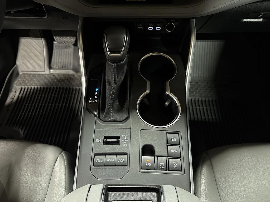 Thumbnail: 2023 Toyota Highlander - 14