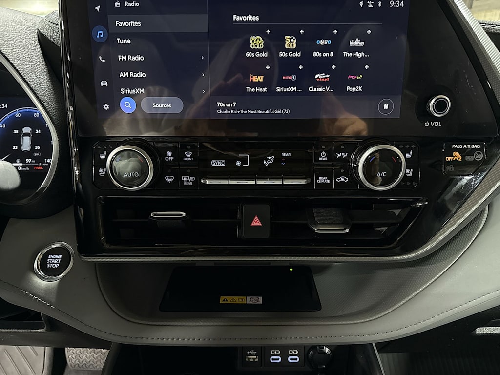 Thumbnail: 2023 Toyota Highlander - 25