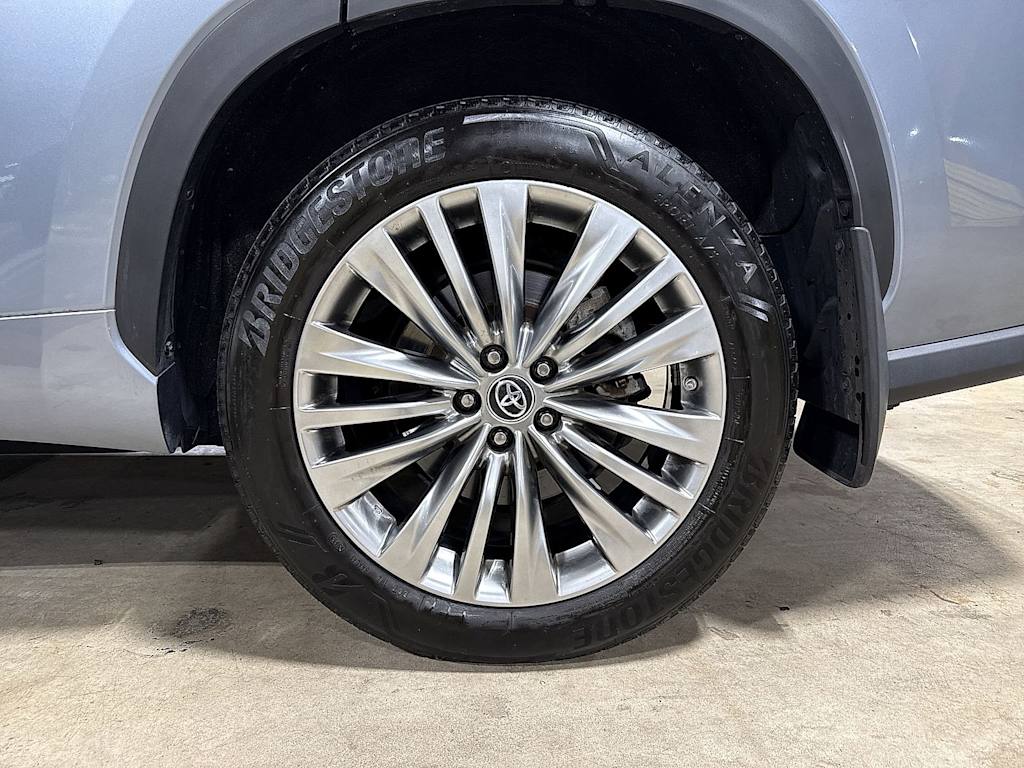 Thumbnail: 2023 Toyota Highlander - 7