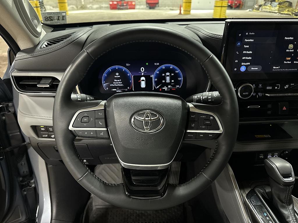 Thumbnail: 2023 Toyota Highlander - 2