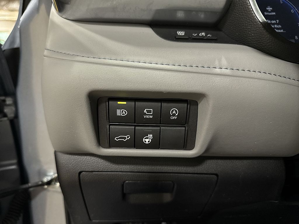 Thumbnail: 2023 Toyota Highlander - 36