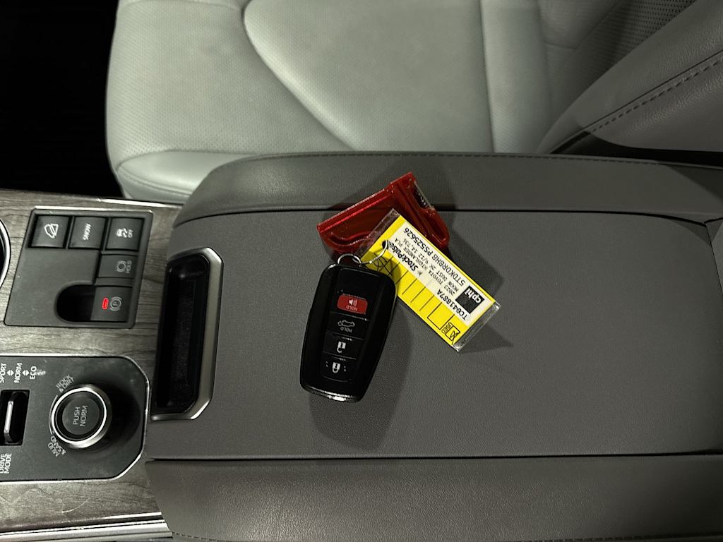 Thumbnail: 2023 Toyota Highlander - 16