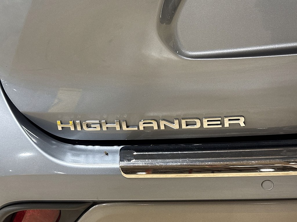 Thumbnail: 2023 Toyota Highlander - 6