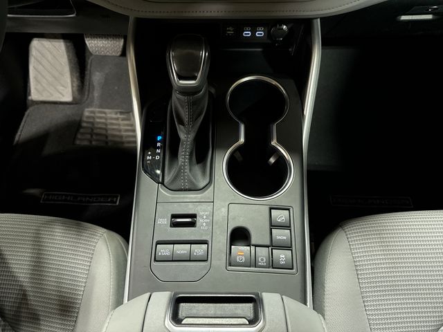 Thumbnail: 2024 Toyota Highlander - 14