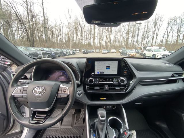 Thumbnail: 2025 Toyota Highlander - 2
