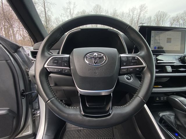Thumbnail: 2025 Toyota Highlander - 12