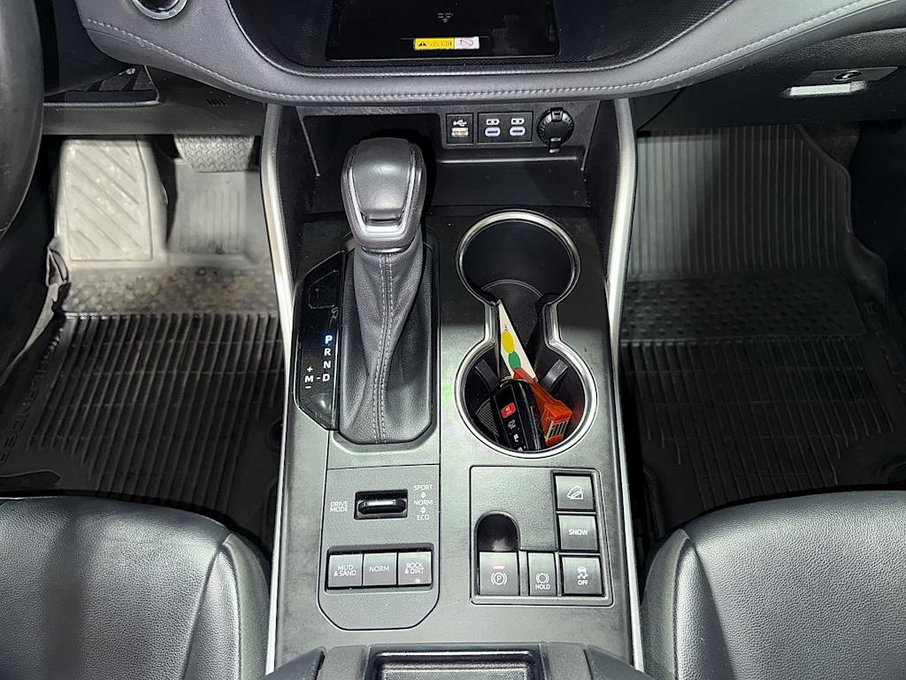 Thumbnail: 2023 Toyota Highlander - 14