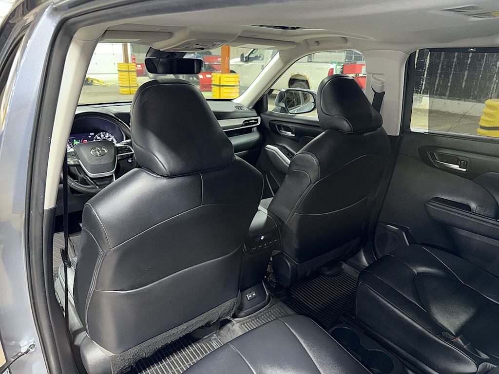 Thumbnail: 2023 Toyota Highlander - 32