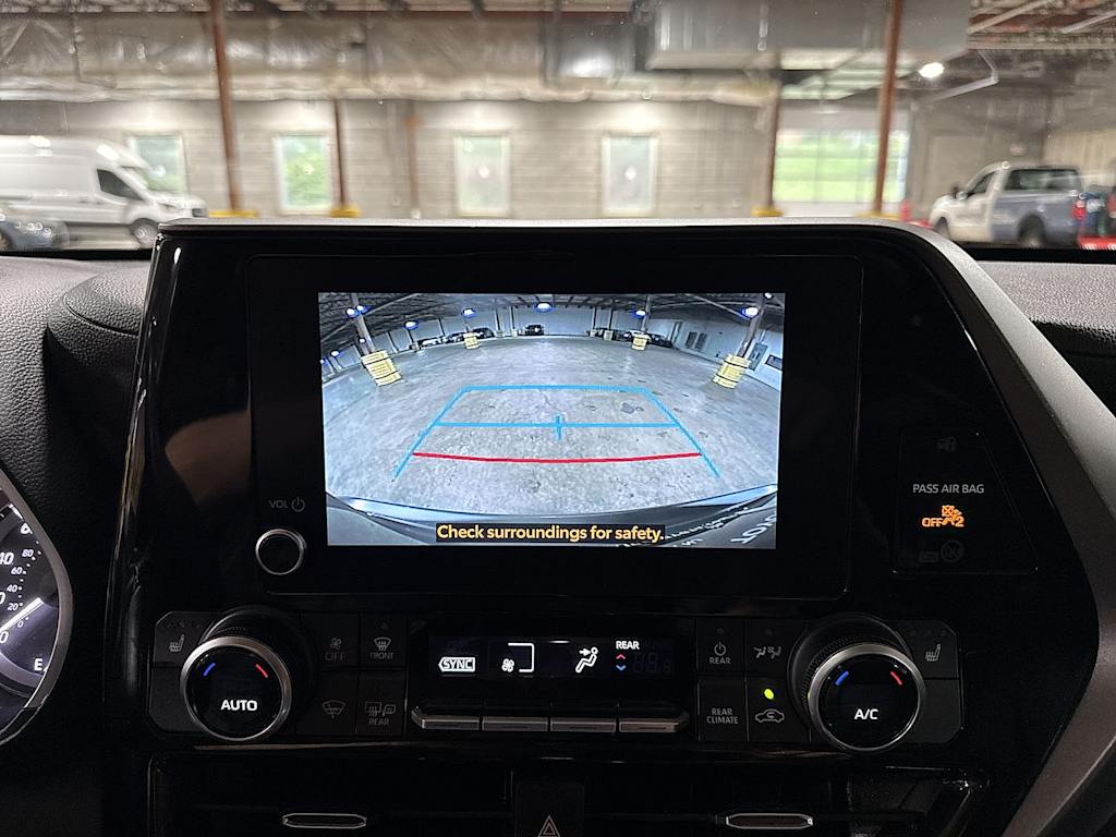 Thumbnail: 2023 Toyota Highlander - 30