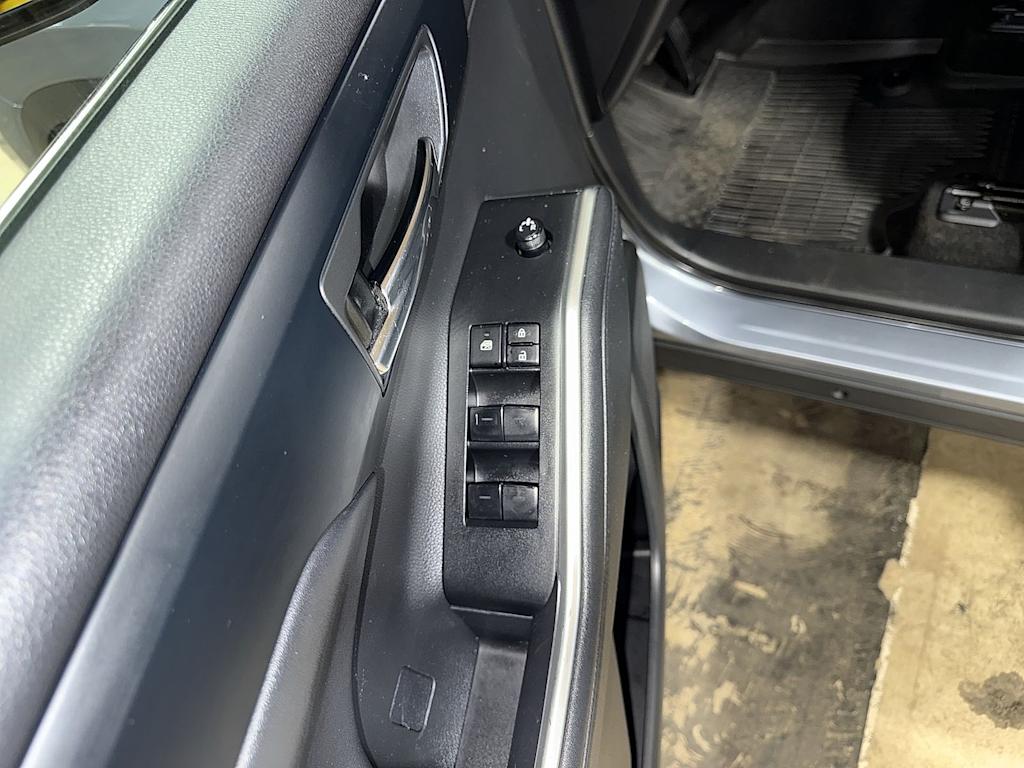 Thumbnail: 2023 Toyota Highlander - 27