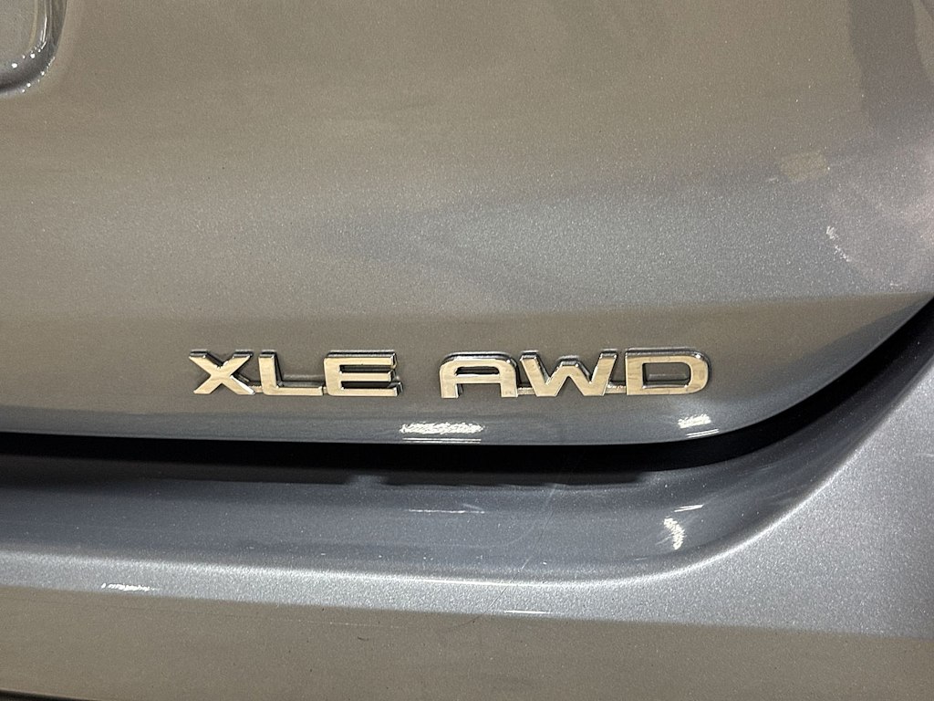 Thumbnail: 2023 Toyota Highlander - 31