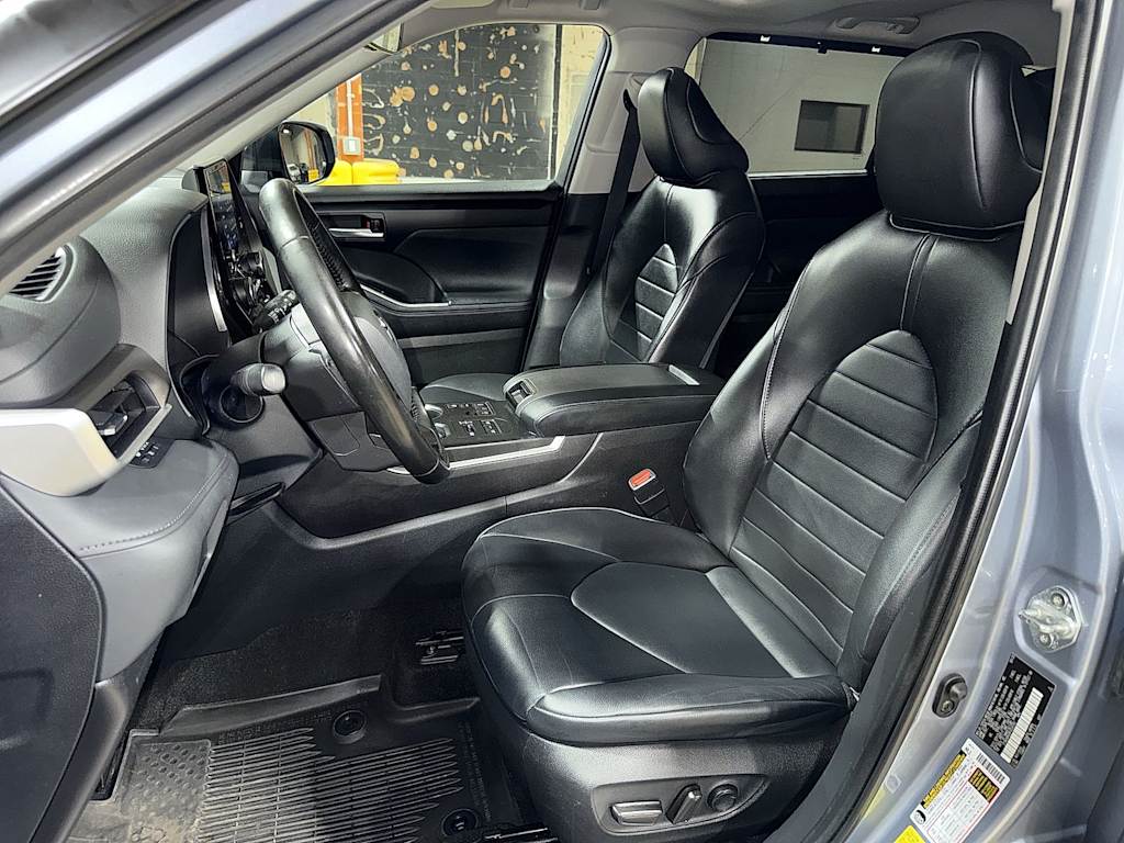 Thumbnail: 2023 Toyota Highlander - 10