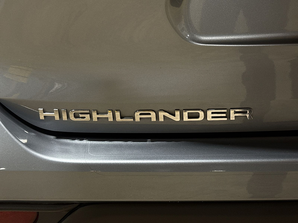 Thumbnail: 2023 Toyota Highlander - 6