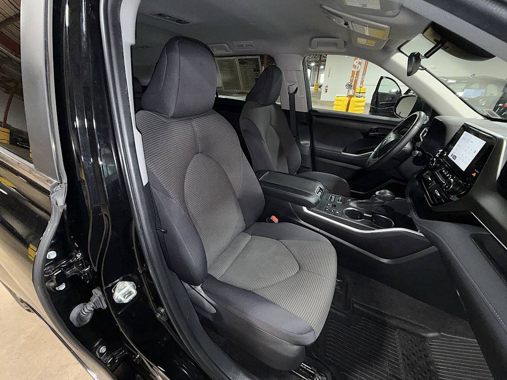 Thumbnail: 2023 Toyota Highlander - 10