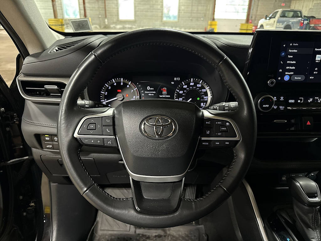 Thumbnail: 2023 Toyota Highlander - 2