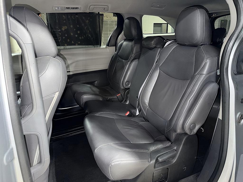 Thumbnail: 2022 Toyota Sienna - 12