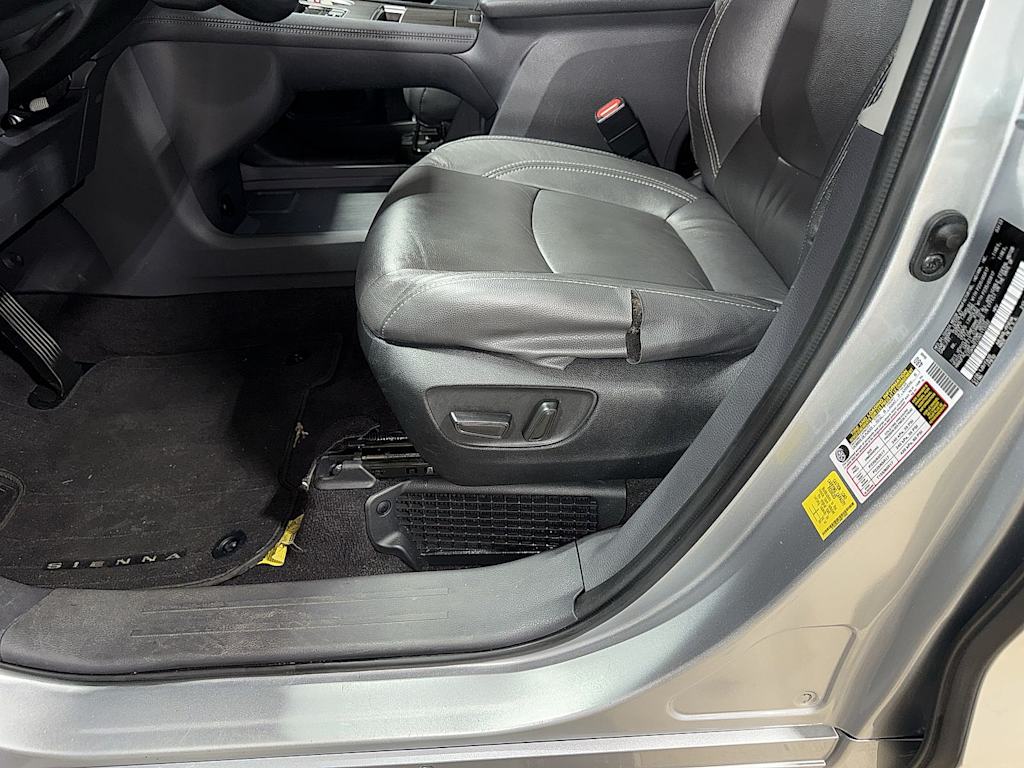 Thumbnail: 2022 Toyota Sienna - 27