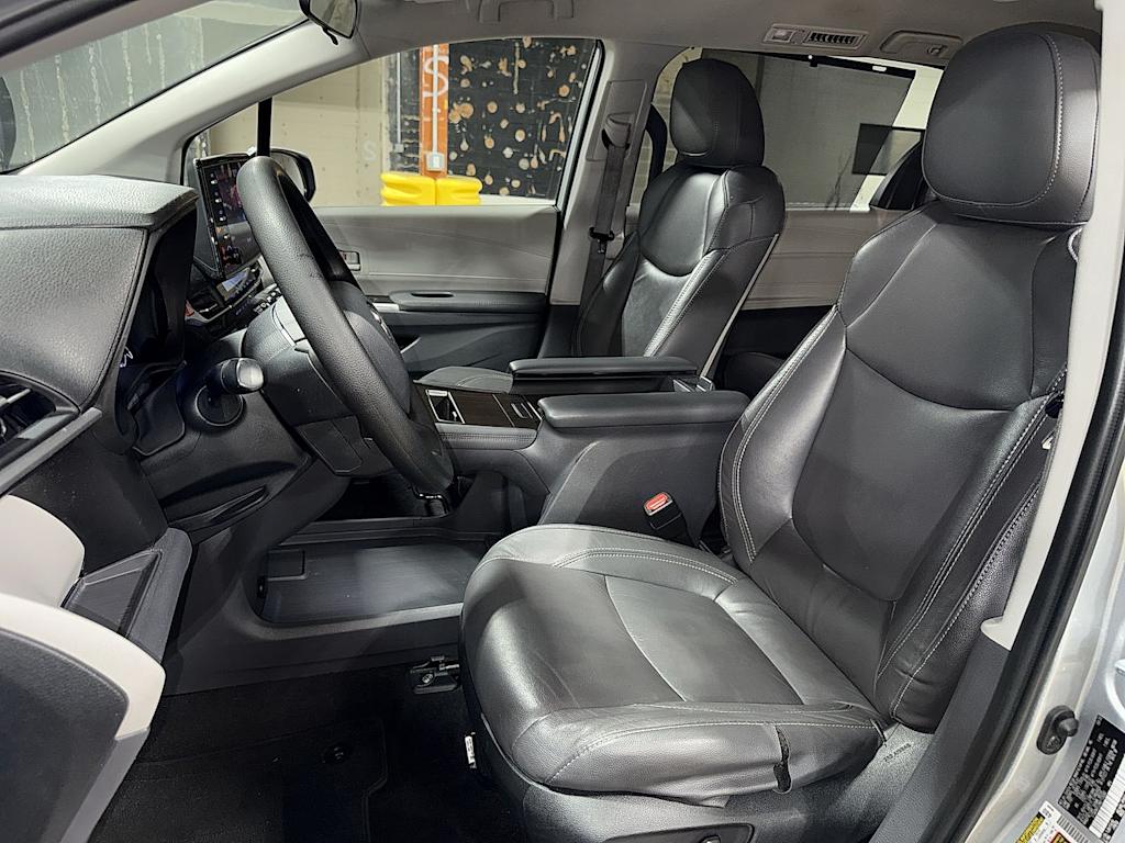 Thumbnail: 2022 Toyota Sienna - 10