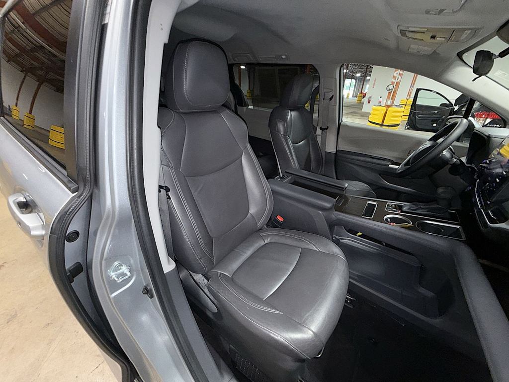 Thumbnail: 2022 Toyota Sienna - 11