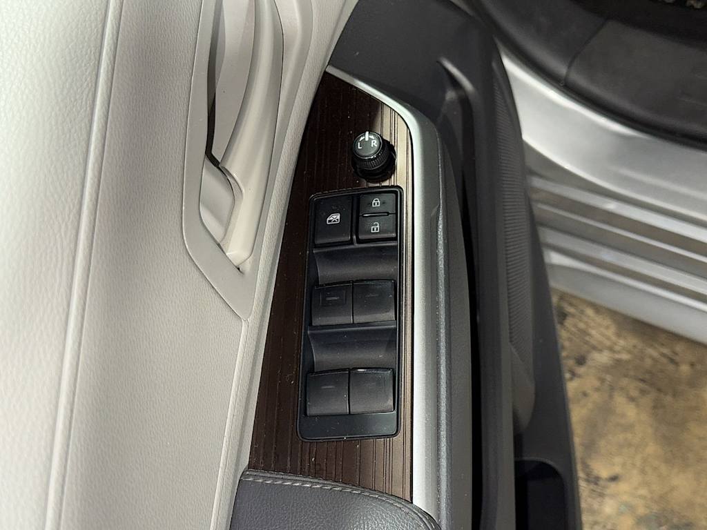 Thumbnail: 2022 Toyota Sienna - 26