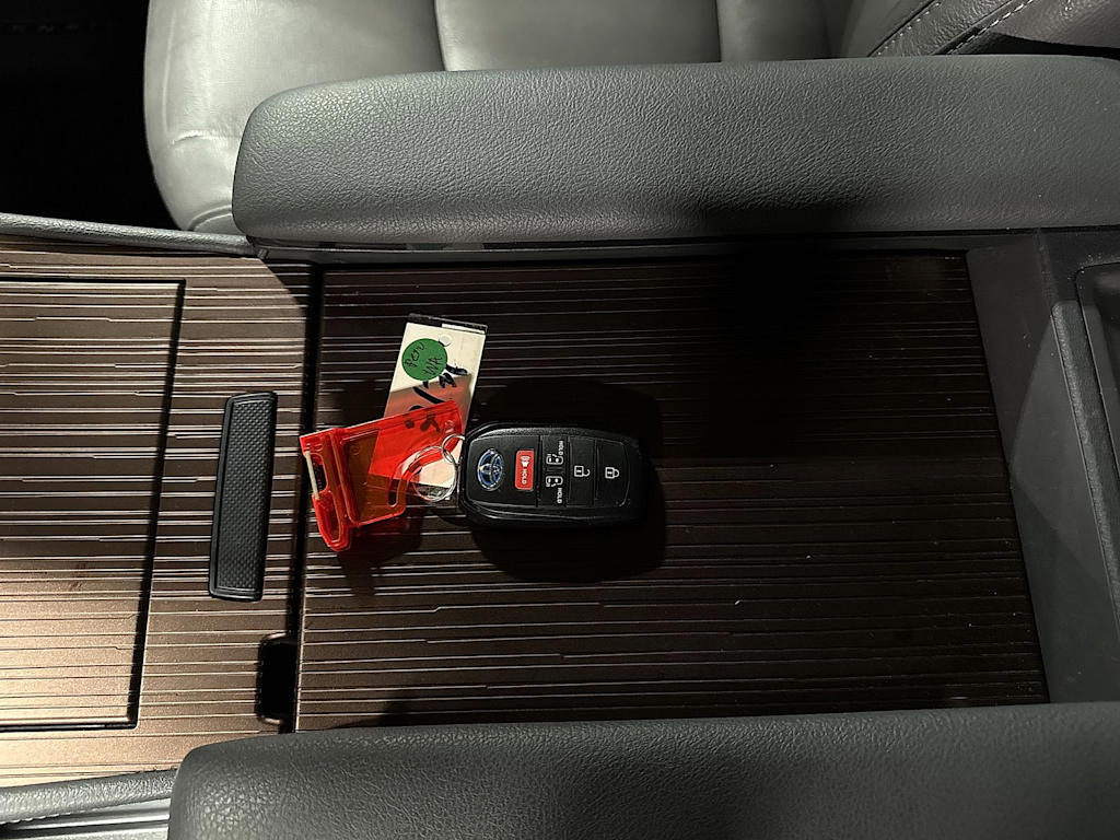 Thumbnail: 2022 Toyota Sienna - 32