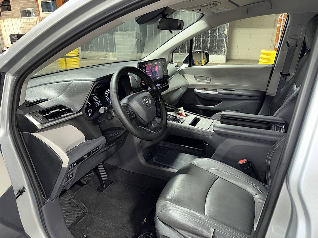 Thumbnail: 2022 Toyota Sienna - 9