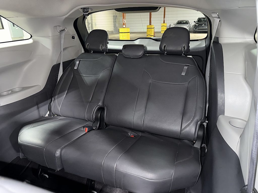 Thumbnail: 2022 Toyota Sienna - 23