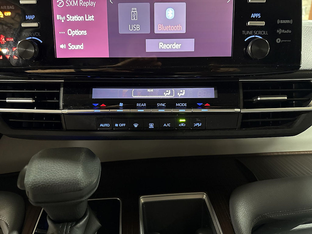 Thumbnail: 2022 Toyota Sienna - 25