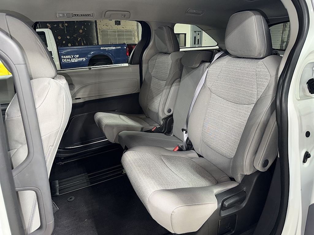 Thumbnail: 2022 Toyota Sienna - 11