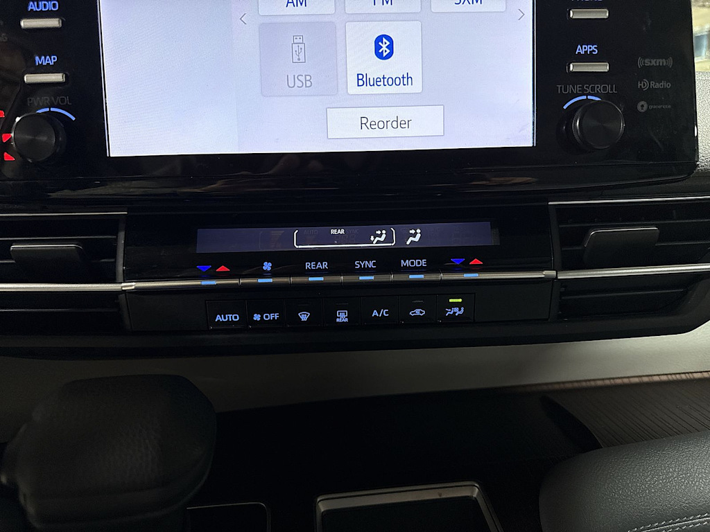 Thumbnail: 2022 Toyota Sienna - 24