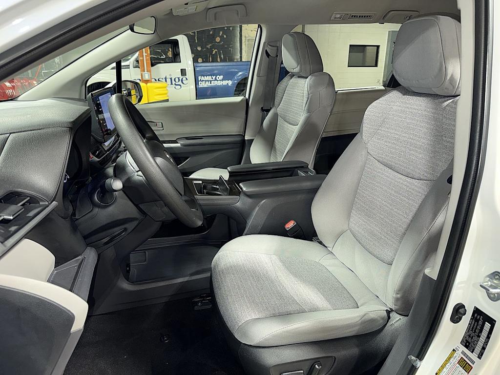 Thumbnail: 2022 Toyota Sienna - 9