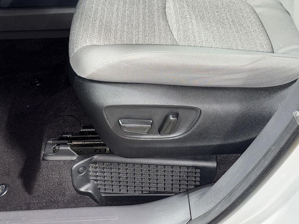 Thumbnail: 2022 Toyota Sienna - 26